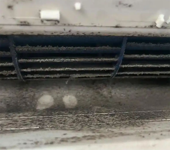 安吉空调吹的风有股烧焦味是怎么回事